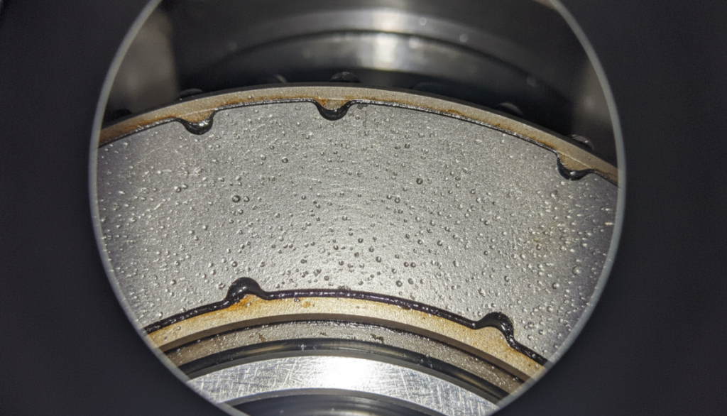 Micropitting of the gearbox thrust tile by a section of endoscopy